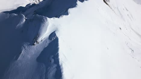 Herrliche-Aussicht-Auf-Schneebedeckte-Berge-In-Den-Alpen