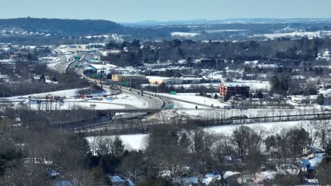 Luftaufnahme-Eines-Autobahnsystems-In-Amerika