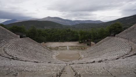 Timelapse-Del-Anfiteatro-De-Epidauro:-Fascinantes-Vistas-Del-Griego-Antiguo