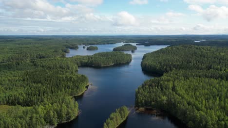 Baltische-Schönheit:-Ein-Drohnenblick-Auf-Die-Lettischen-Seen