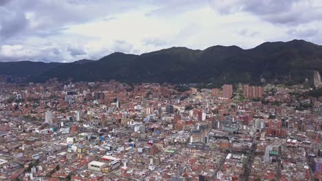 Foto-Panorámica-De-La-Ciudad-De-Bogotá,-Con-Muchos-Edificios-En-El-Norte-De-La-Ciudad.