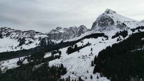 Fronalpstock-Glarus-Schweiz-Bewölkt-Kalte-Schönheit-In-Den-Alpen