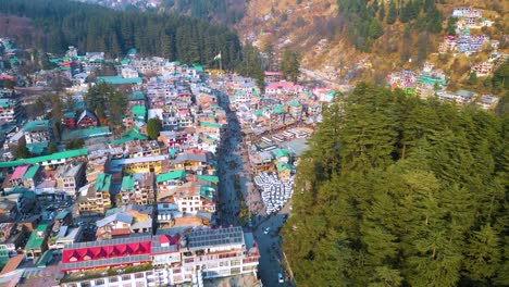 Vista-Aérea-Citi-Del-Paisaje-De-Manali,-Himachal-Pradesh,-India