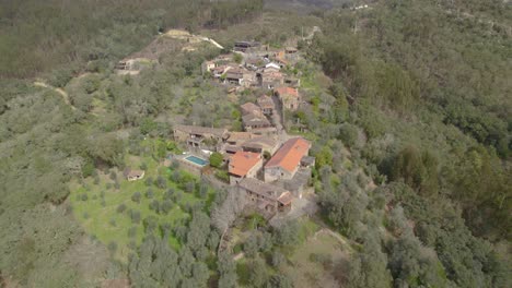 Luftumlaufbahn-über-Der-Casa-Simão-–-Einem-Einzigartigen-Architektonischen-Erbe-Portugals