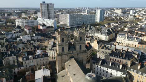 Horizons-Towers-residential-neighborhood-and-cityscape,-Rennes-in-France