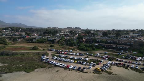 Fahrzeugparkplatz-In-Playa-Papudo,-Valparaiso,-Chile