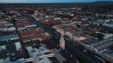 drone-shot-revealing-Kalgoorlie-boulder-city-center-with-mine-shaft-in-the-background,-famous-Australian-mining-city,-Western-Australia