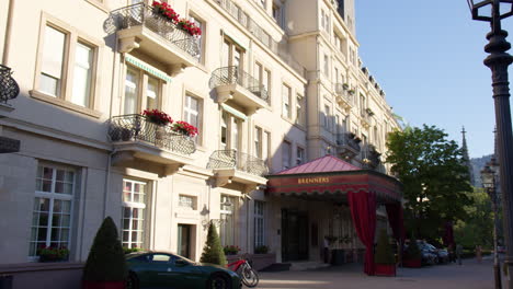The-Outer-Façade-of-Brenners-Park-Hotel-and-Spa,-Oetker-Collection-in-Baden-Baden,-Germany---Forward-Shot