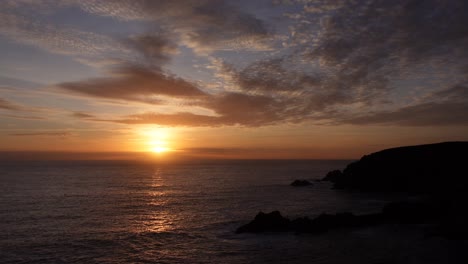 Sonnenuntergang-über-Der-Westlichsten-Spitze-Frankreichs-Und-Europas,-Finistère,-4k,-24 fps