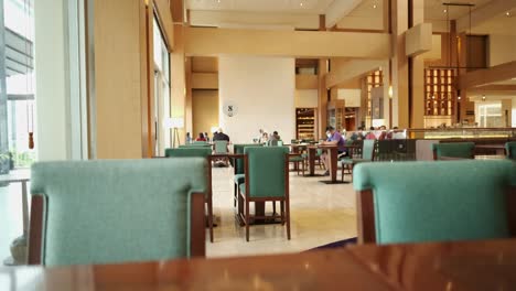 Personas-Cenando-En-El-Restaurante-Buffet-Del-Hotel-En-Guam.