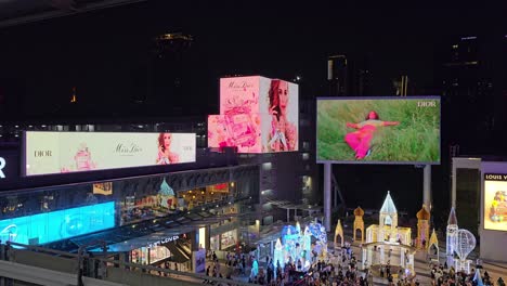 Siam-Center-Und-Siam-Paragon-Digitale-Werbebildschirme-Bei-Nacht,-Bangkok,-Thailand