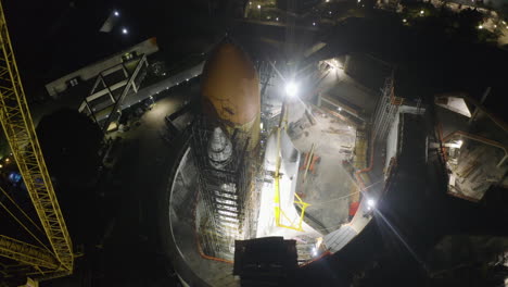 Drone-shot-orbiting-the-Endeavour-shuttle-at-the-California-Sciene-Center,-night-in-LA