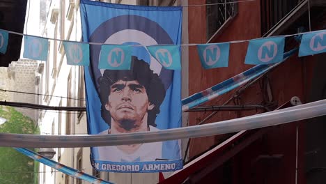 Galería-De-Fotos-De-Maradona-En-La-Calle-De-Nápoles.