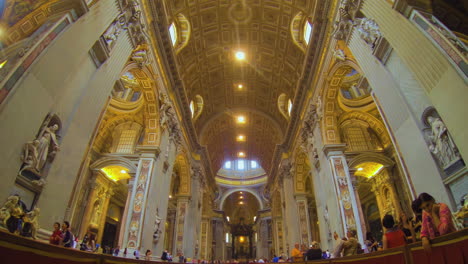 Columnas-Masivas-De-Oro-En-El-Interior-De-St