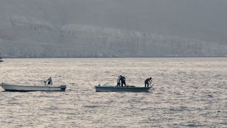 People-on-a-fishing-boat-are-hunting-in-the-Khasab-Sea