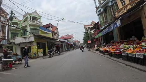 Stadtgebiet-Von-Vietnam-Beim-Motorradfahren,-POV