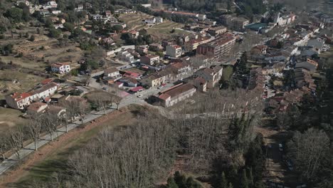 Atemberaubende-Luftaufnahme-Von-Vallgorguina,-Einem-Dorf-In-Barcelona,-Spanien