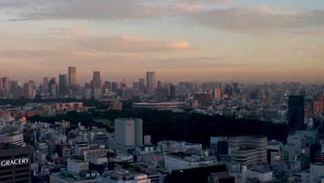 Dawn-breaks-over-Tokyo,-with-the-Japan-National-Stadium-in-the-background,-city-awakening