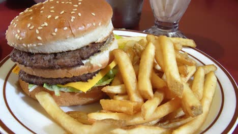 Classic-Bob's-Big-Boy-Burger-meal