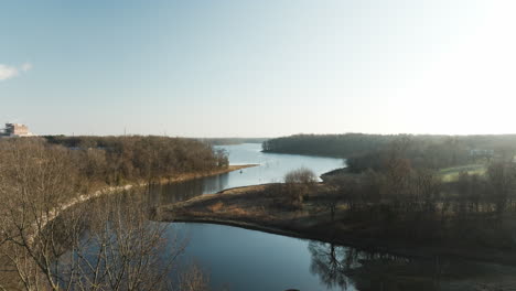 Lake-Swepco,-Auch-Bekannt-Als-Flint-Creek,-Luftaufnahme-Einer-Drohne-Zur-Goldenen-Stunde