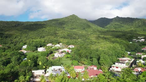 Ciudad-Rural-De-Trois-rivières-En-Guadalupe-Con-La-Montaña-Lac-Flammarion-Al-Fondo