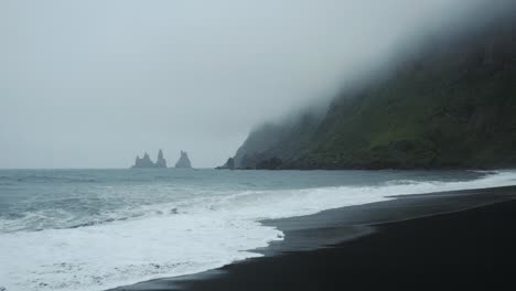 Cinematic-black-sand-beach-in-Vik,-Iceland