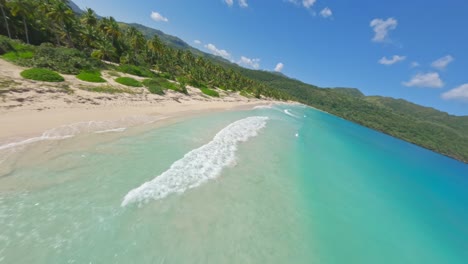 Vuelo-Drone-Fpv-Solo-Mar-Caribe-Tropical-En-Color-Turquesa