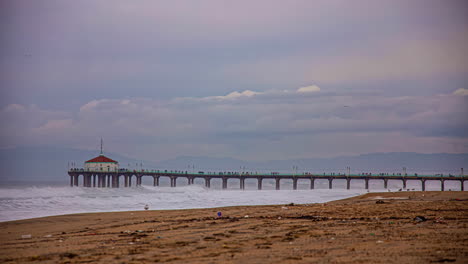 Manhattan-Beach-California-on-a-windy,-stormy,-overcast-day---cloudscape-timelapse