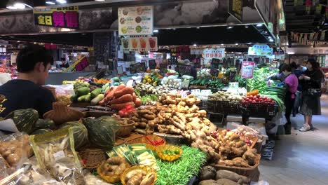 Fresh-vegetables-on-sale-at-market-in-Tai-Po,-Hong-Kong