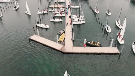 Ein-Dock-Am-Bodensee-Erlebt-Starken-Schaluppenverkehr