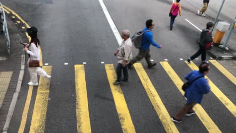 People-crossing-the-road-during-rush-hour-in-New-Territories