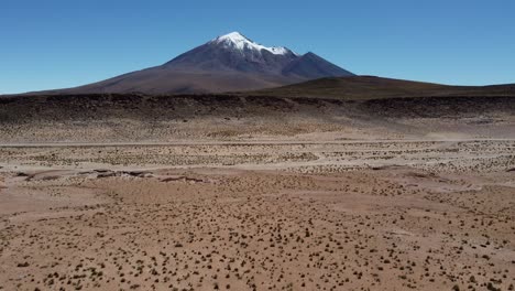 Schneebedeckte-Berggipfel-In-Bolivien-Von-Der-Hochwüste-Altiplano-Aus-Gesehen