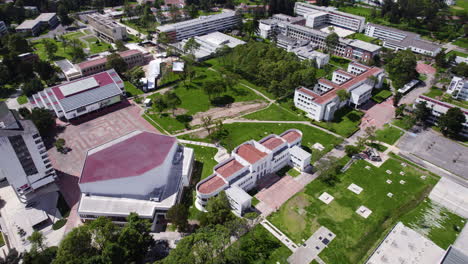 Vista-Aérea-De-La-Universidad-Nacional-De-Colombia,-Campus-En-Bogotá,-Edificios-Y-Pasillos