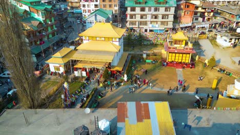 Aerial-view-Citi-of-Manali-Landscape,-Himachal-Pradesh,-India