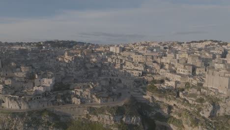 Imágenes-De-Drones-De-La-Antigua-Ciudad-De-Matera-En-La-Región-De-La-Basílica-Del-Sur-De-Italia.