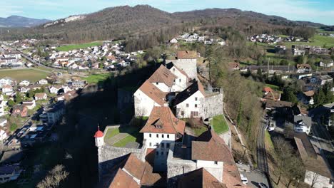 Aarburg-Aargau-Suiza-Castillo-En-La-Cima-De-Una-Colina-En-Un-Día-Soleado