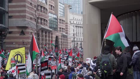 Gran-Bandera-Palestina-En-Protesta-Pro-palestina-En-Londres