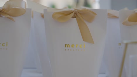 Bolsas-Merci-Favor-Con-Elegantes-Cintas-Doradas