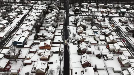 Eine-Luftaufnahme-Eines-Vorortviertels-Nach-Einem-Schneesturm