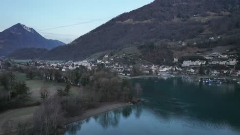 Ciudad-De-Weesen-Y-Walensee-Al-Atardecer