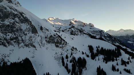 Fronalpstock-Suiza-Glaris-Alpes-Suizos-Vuelo-Hacia-Los-Picos-Soleados