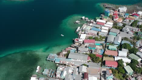 Aerial-View-Of-Suck-Suck-Cay,-A-Fisherman's-Village-In-Utila,-Bay-Islands,-Honduras