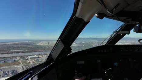 Blick-Ins-Cockpit-Eines-Flugzeugs