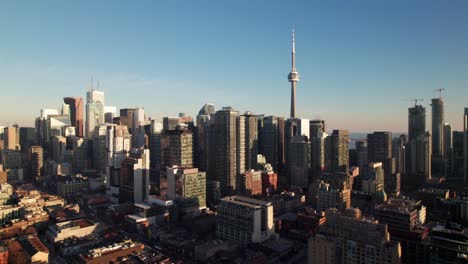 Pristine-aerial-view-of-Toronto-skyline,-4K