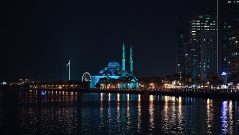 Bunte-Lichter-Erhellen-Die-Berühmte-Al-Noor-Moschee-Während-Des-Sharjah-Light-Festivals-2024-In-Den-Vereinigten-Arabischen-Emiraten