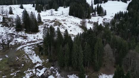 Fronalpstock-Schweiz-Glarus-Haus-Versteckt-In-Den-Schweizer-Alpen