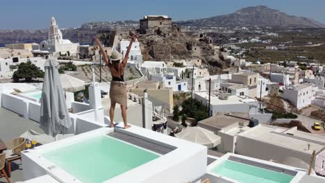 Young-Woman-Celebrating-the-Summer-Holidays-in-Akrotiri,-Santorini,-Greece