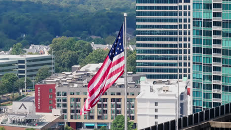 Slowly-waving-american-flag-in-downtown-of-Atlanta-City,-USA