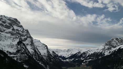 Klöntalersee-Suiza-Glarus-Vista-De-Lo-Grandiosos-Que-Son-Los-Alpes-En-Este-Valle:-Candidato-Perfecto-Para-Lapso-De-Tiempo