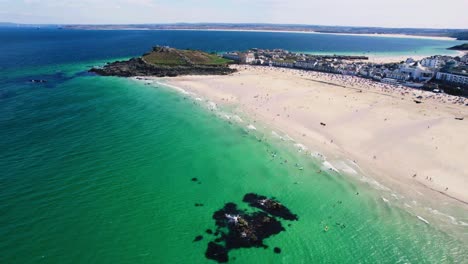 Porthmeor-Beach-with-Views-of-St-Ives-in-Cornwall-During-Summer